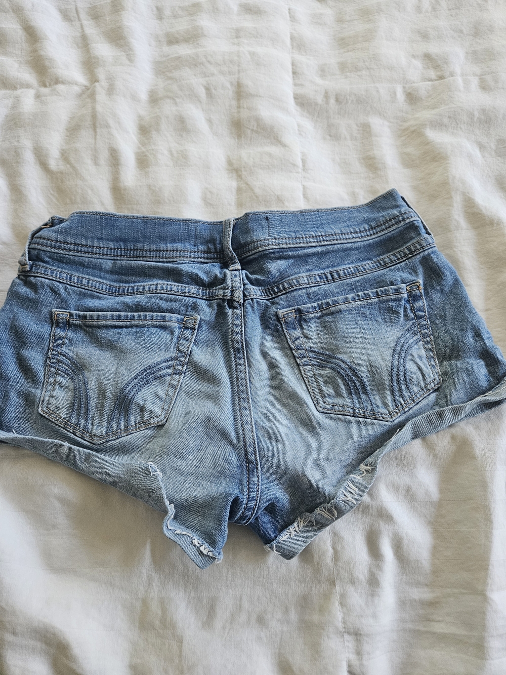 🦋Hollister Classic Tropical Flower On Denim Low-Rise Jean Short-Short Size 5 - Picture 3 of 3